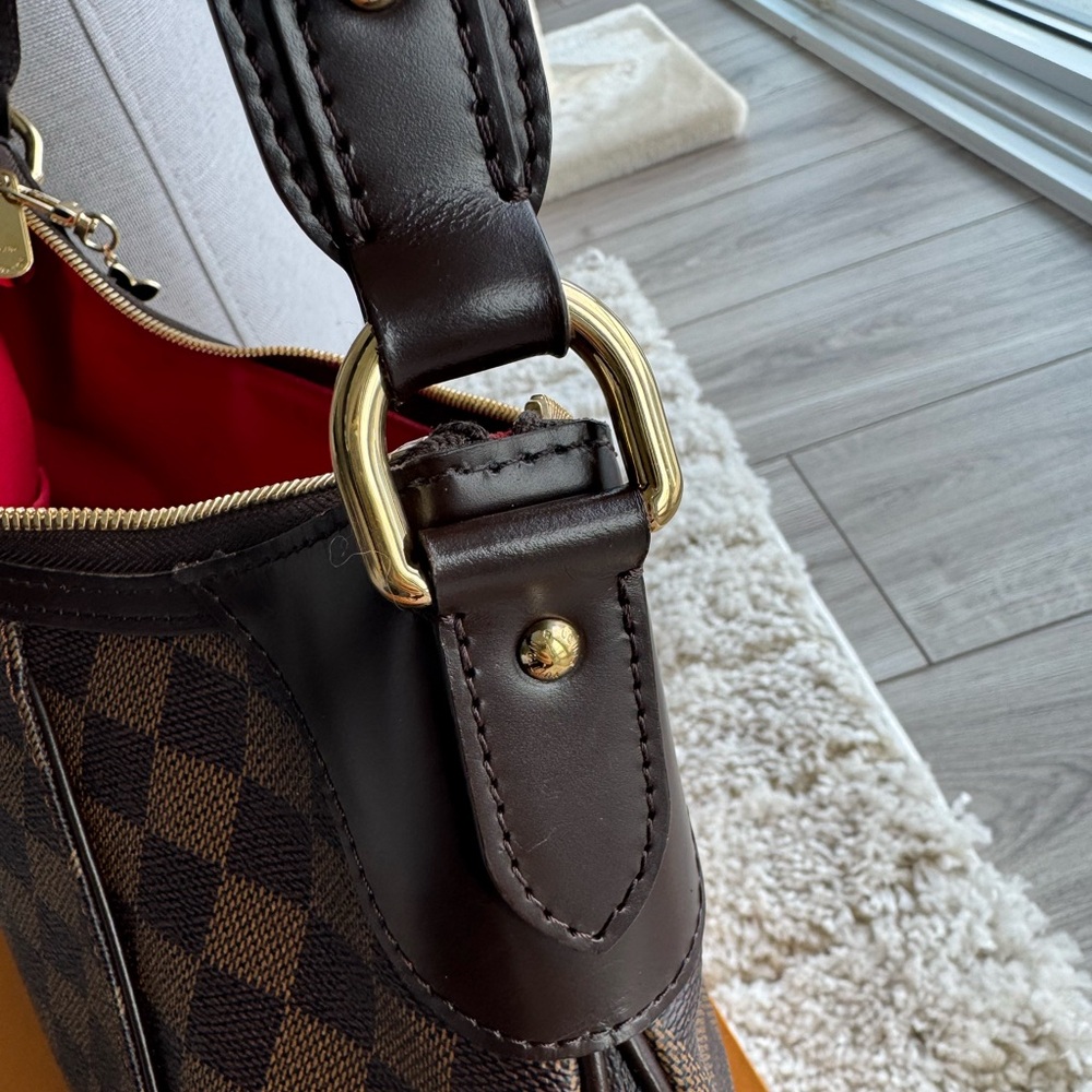 🤎 Louis Vuitton Thames GM – Damier Ebene – Red Interior - Picture 7 of 16